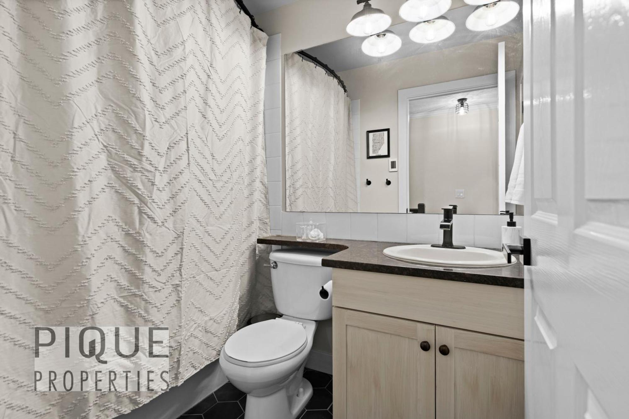 Mystic Mountain Chalet, Heated Outdoor Pool & Hot Tub, Free Parking, Fast Wifi! Canmore Exterior foto